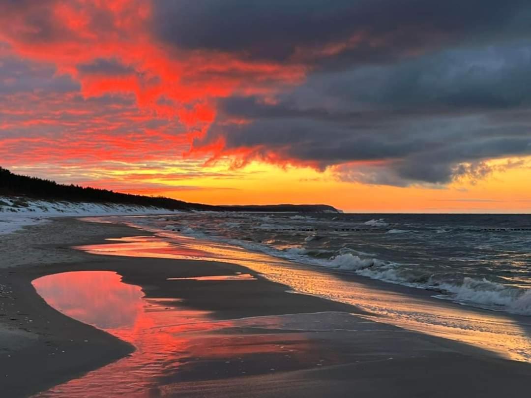 Willa Aura Mare Dziwnów Exteriör bild